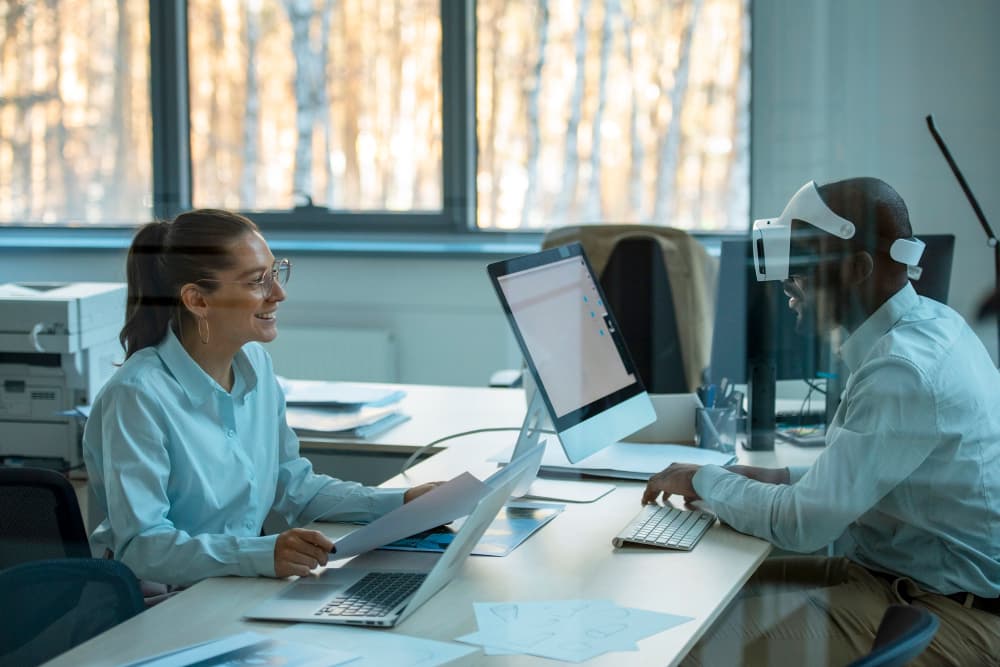 Aides technologiques au travail : comment se former à leur usage pour rester compétitif ?